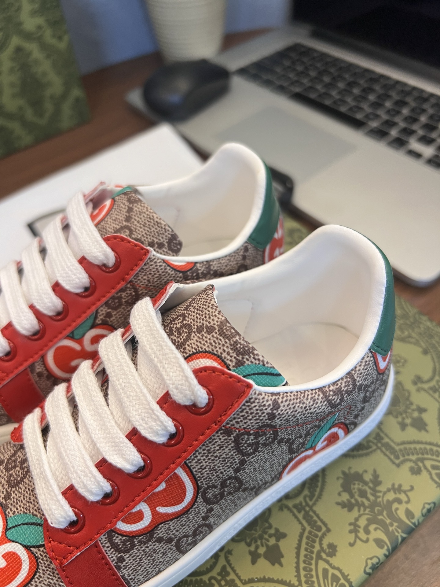 Children's shoes child